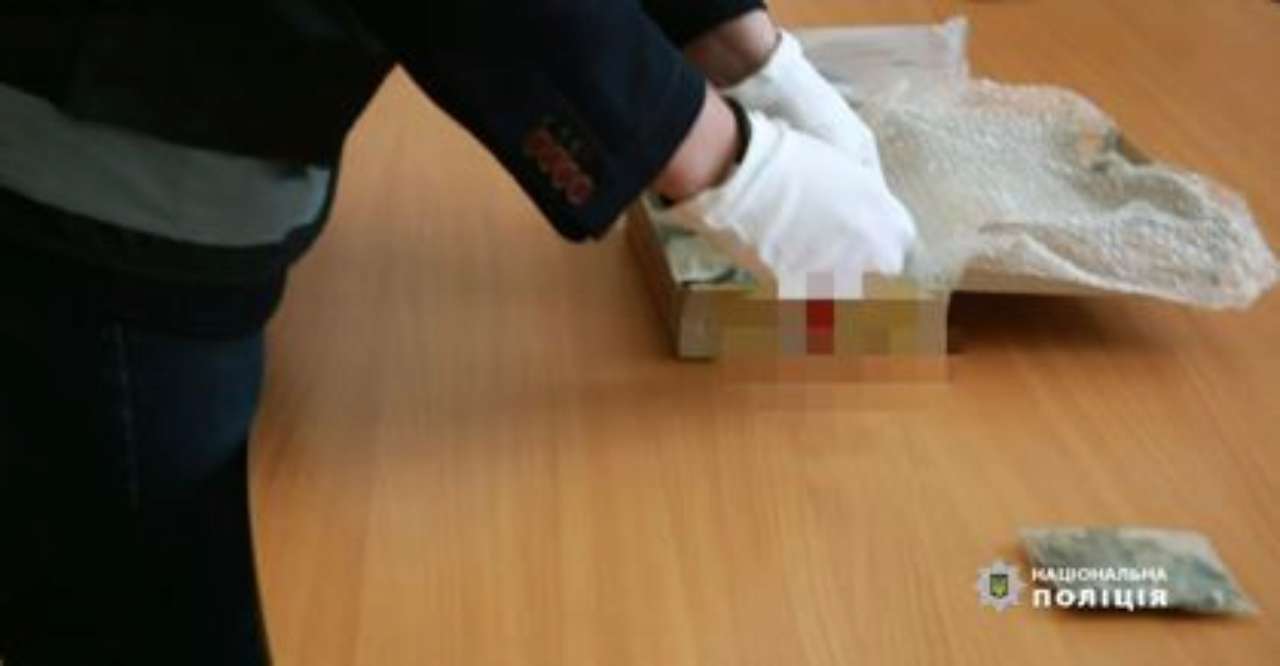 Правопорушник відкопав срібний пояс на території Хмельницької області Правопорушник відкопав срібний пояс на території Хмельницької області