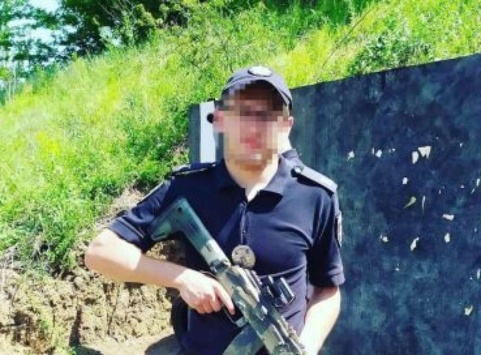 Він влаштувався на службу у фейкове міністерство внутрішніх справ