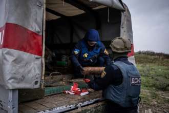 В ГСЧС показали, как спасатели Донецкой области ежедневно ликвидируют пожары/Фото: Ed Ram/Getty Images Спасатели Донецкой области ежедневно ликвидируют пожары и разминируют территорию. Видео