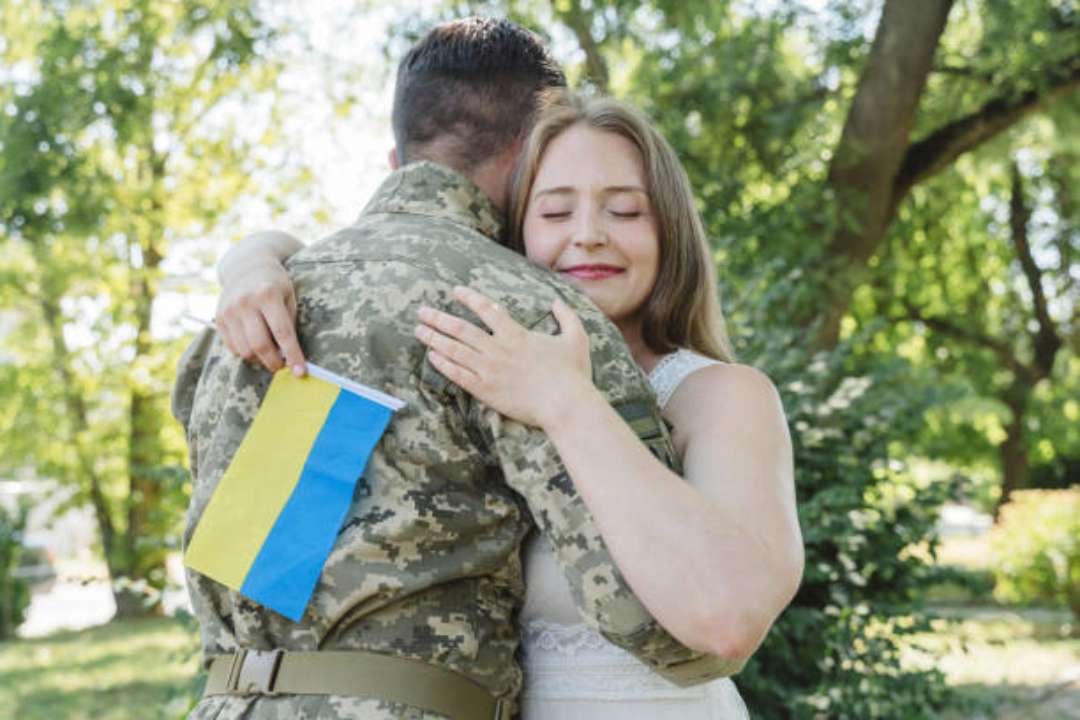 как правильно выражать благодарность ветеранам/Фото: Getty Images Справочник безбарьерности: как правильно выражать благодарность ветеранам