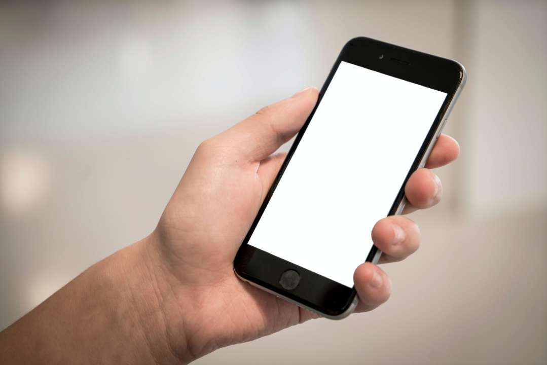 Смартфон у руках