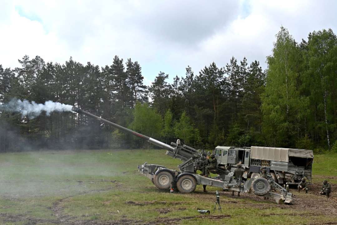 Австралія відправить Україні гаубиці M777/Фото: Lennart Preiss/Getty Images Додаткова військова допомога від Австралії: Україна отримає гаубиці M777 та боєприпаси до них