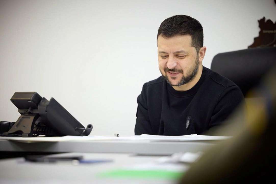 Нарисовал Боно из U2: портрет Зеленского появился на обложке американского журнала