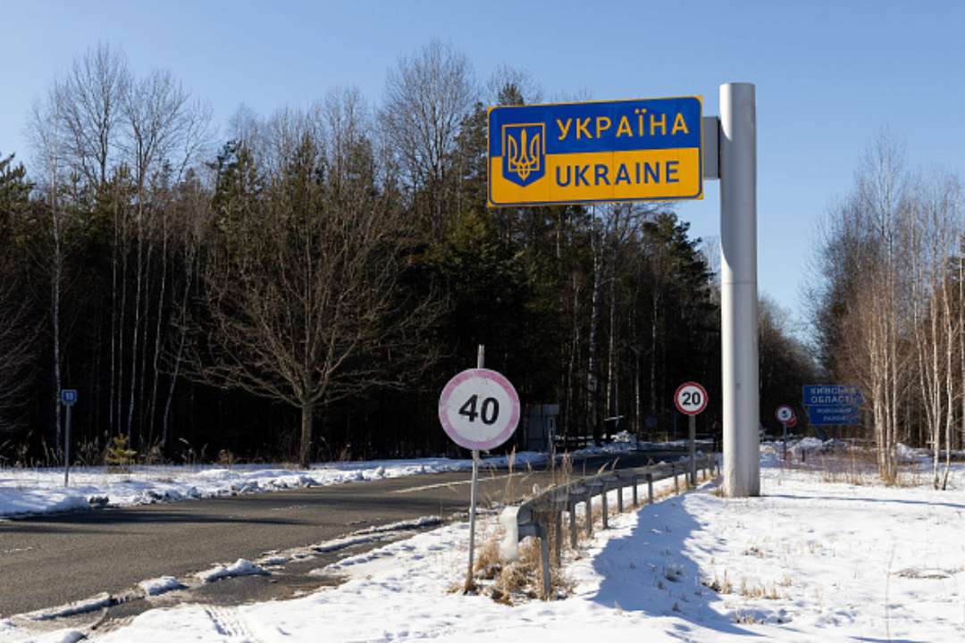 Пограничники продолжают строить укрепления на Севере/Фото: Getty Images Пограничники рассказали, как укрепляют границу на Севере
