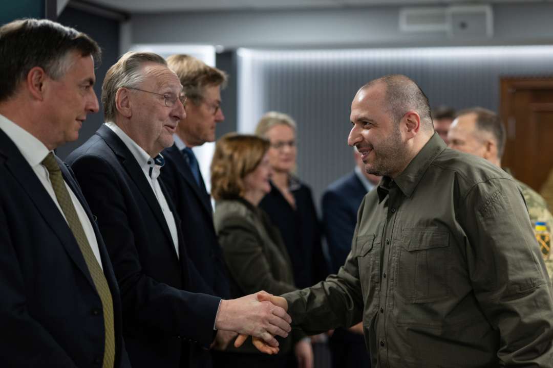 У Києві відбулася зустріч Умєрова і Сирського з делегацією Європарламенту