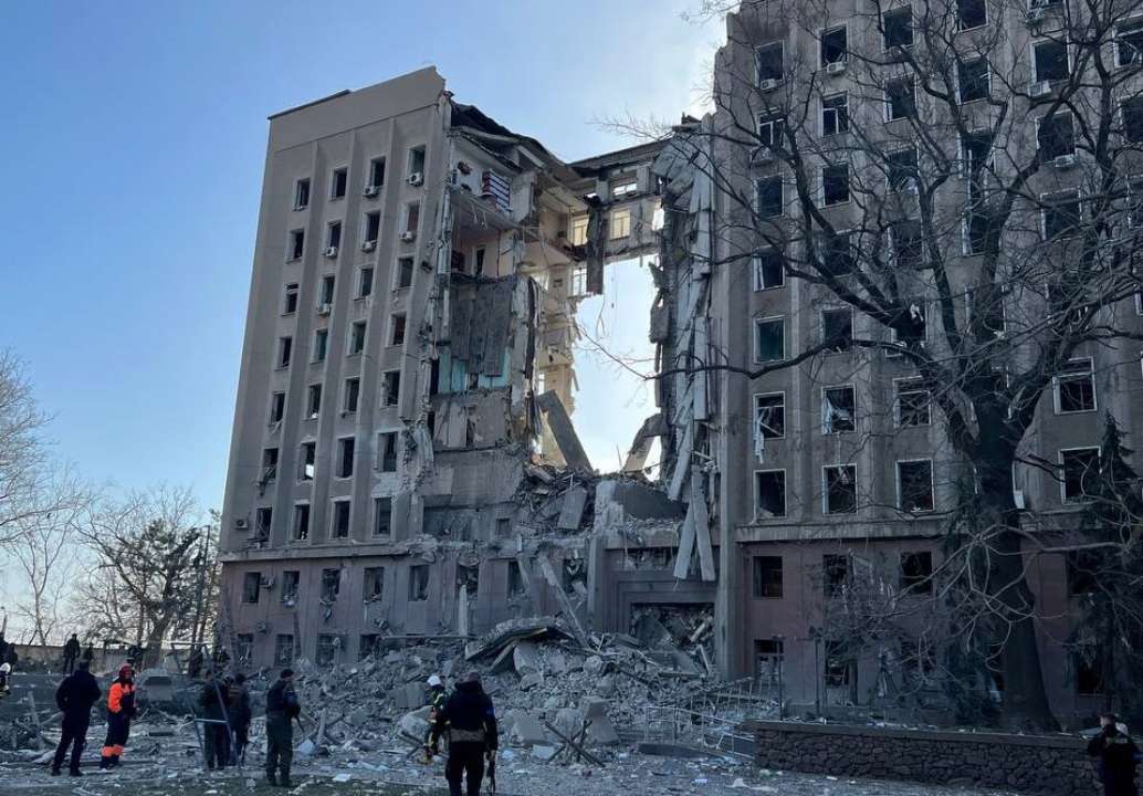 Из-под завалов Николаевской ОГА извлекли тела 12 погибших/Фото: Telegram Из-под завалов Николаевской ОГА извлекли тела 12 погибших/Фото: Telegram
