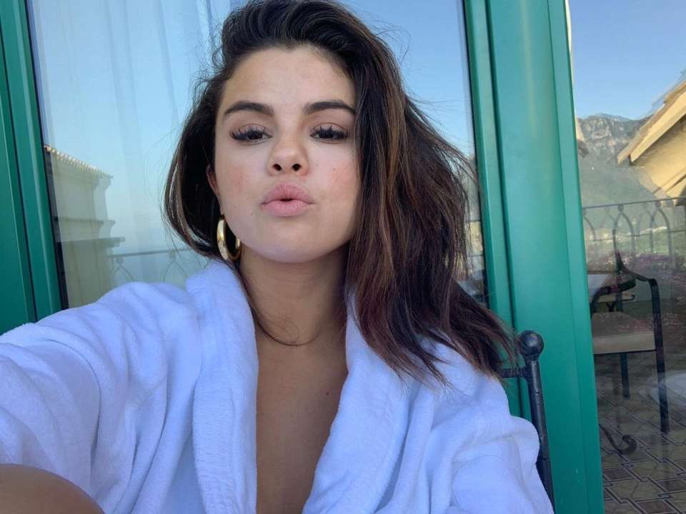 Певица сняла видео без макияжа / Фото: instagram.com/selenagomez Селена Гомес