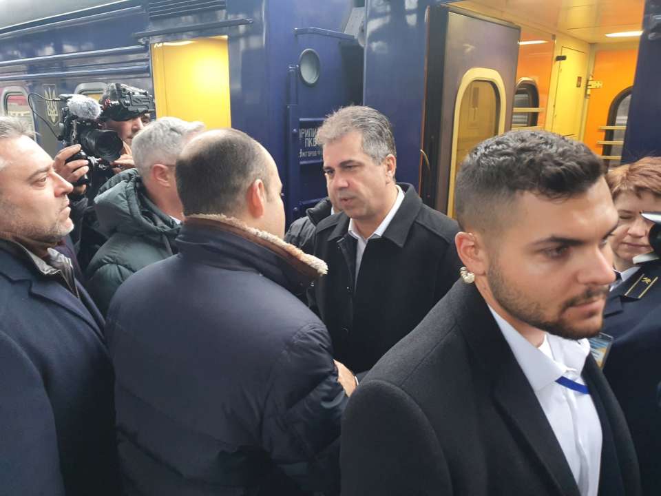 Главы МИД Израиля и Украины встретились под звуки сирены/Фото: Eli Cohen/twitter Министр МИД Израиля и Кулеба провели встречу под звуки воздушной тревоги