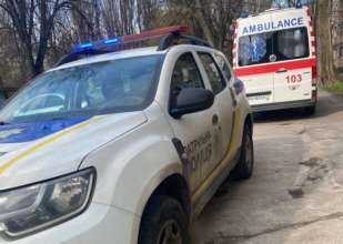 У Києві патрульні збили підлітків на електросамокаті/Фото: Патрульна поліція У Києві патрульні збили підлітків на електросамокаті/Фото: Патрульна поліція