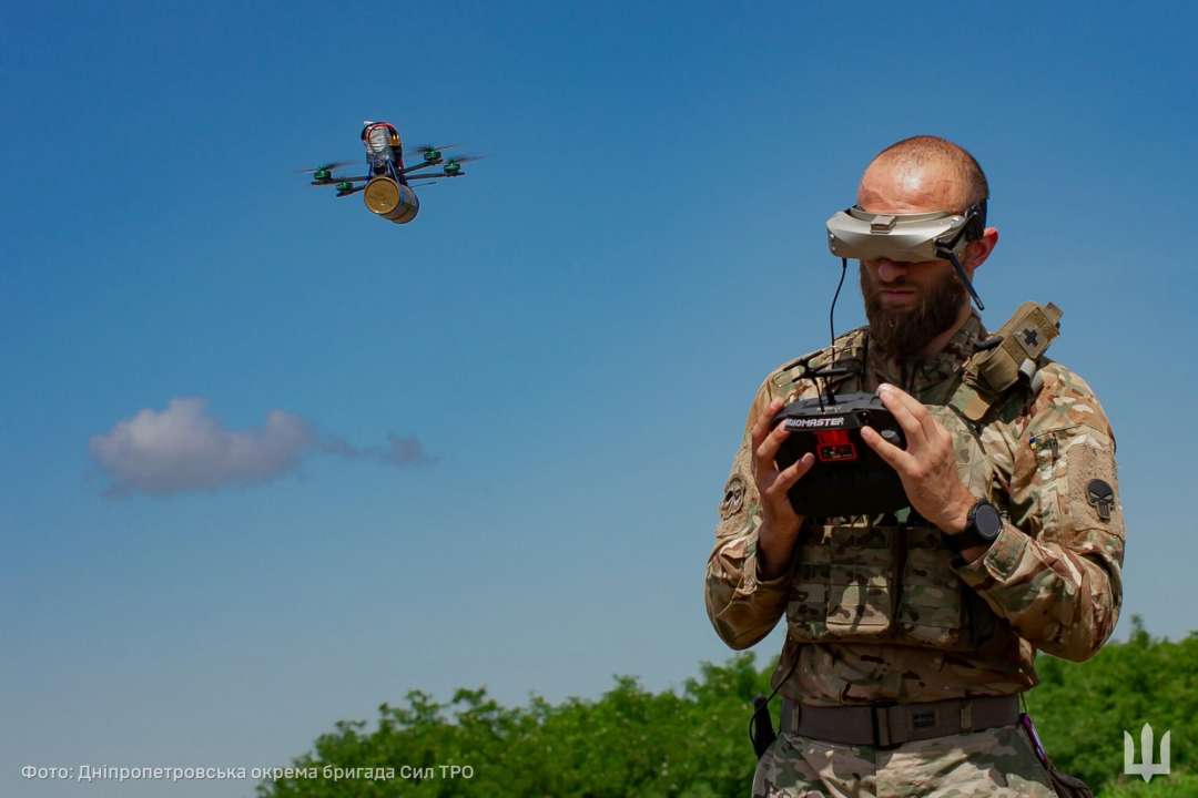 Армія дронів вразила ворожої техніки на 900 тисяч гривень / Фото: Генштаб Армія дронів знищила техніки на майже мільйон доларів за день. Відео
