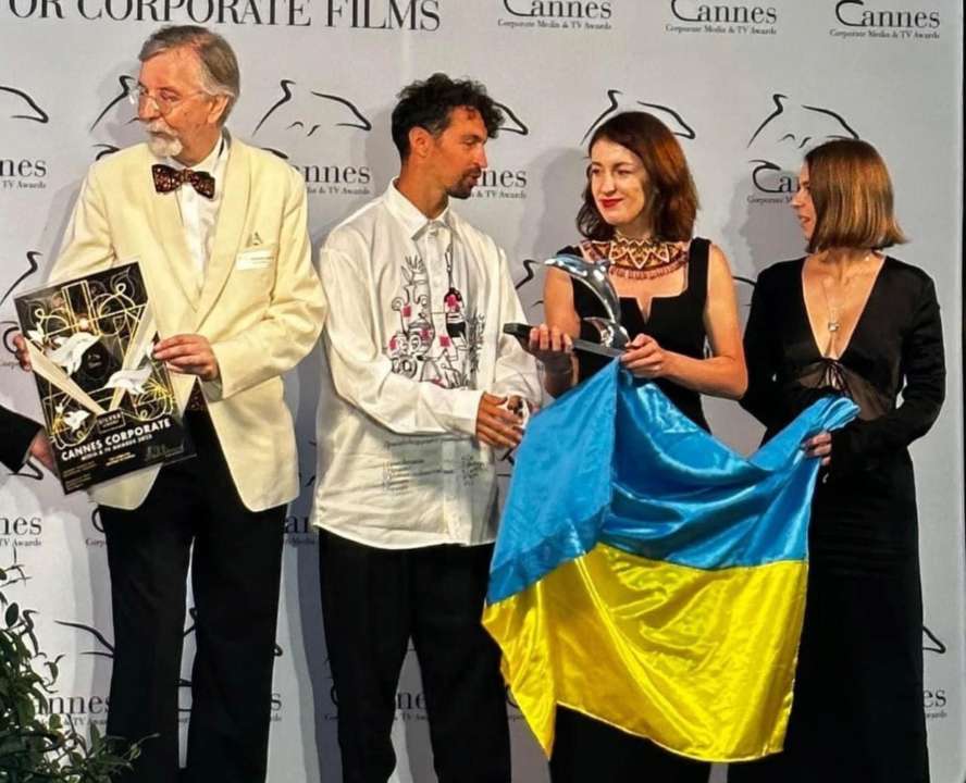 Государственное агентство развития туризма получило "Серебряного Дельфина" на фестивале в Каннах/Фото: ВРУ