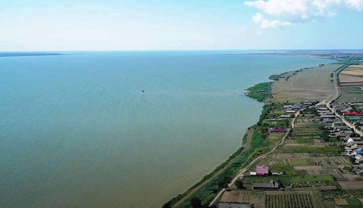 Озеро Сасик повернули у власність громади/Фото: Офіс Генерального прокурора/Telegram Озеро Сасик з висоти