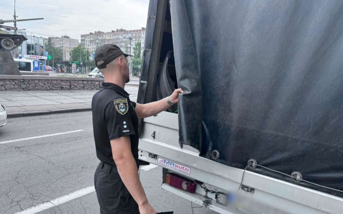 Мер Миколаєва Сенкевич прокоментував ситуацію із замороженими трупами собак, виявленими у вантажівці/Фото: Нацполіція Мер Миколаєва Сенкевич прокоментував ситуацію із замороженими трупами собак, виявленими у вантажівці/Фото: Нацполіція