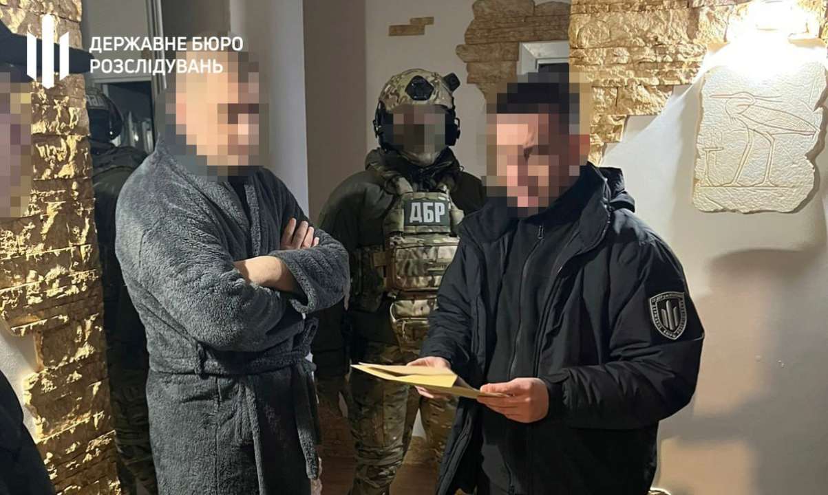 Своим подчиненным он приказал спрятать имущество в куче мусора на одном из складов / Фото: t.me/DBRgovua