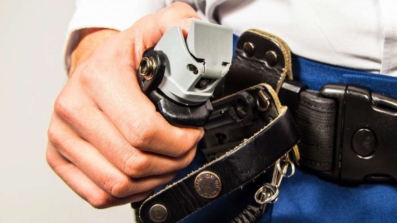 У США поліцейські бризнули дитині в обличчя перцевим балончиком. Відео