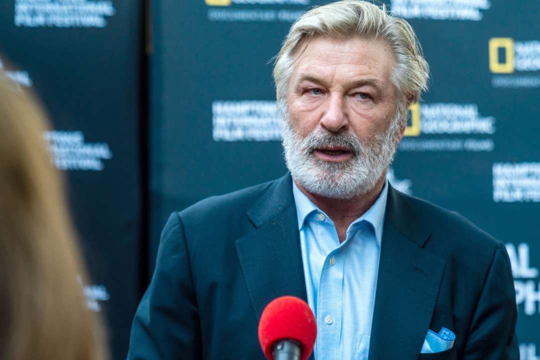 Болдуин предложил приглашать полицию на съемки фильмов/Фото: Getty Images Болдуин предложил приглашать полицию на съемки фильмов