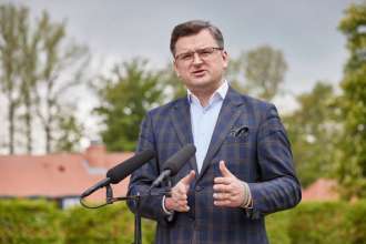 Кулеба закликав припинити шантаж рф з експортом зерна/Фото: Georg Wendt - Pool/Getty Images "Росія відновлює голодні ігри": Кулеба відреагував на погрози рф вийти із зернової угоди