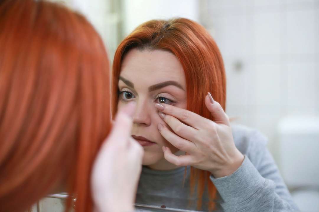 Что нельзя делать в линзах – врач дал разъяснение
