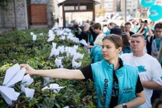 россияне митингуют возле посольства Франции из-за задержания Дурова россияне митингуют возле посольства Франции из-за задержания Дурова