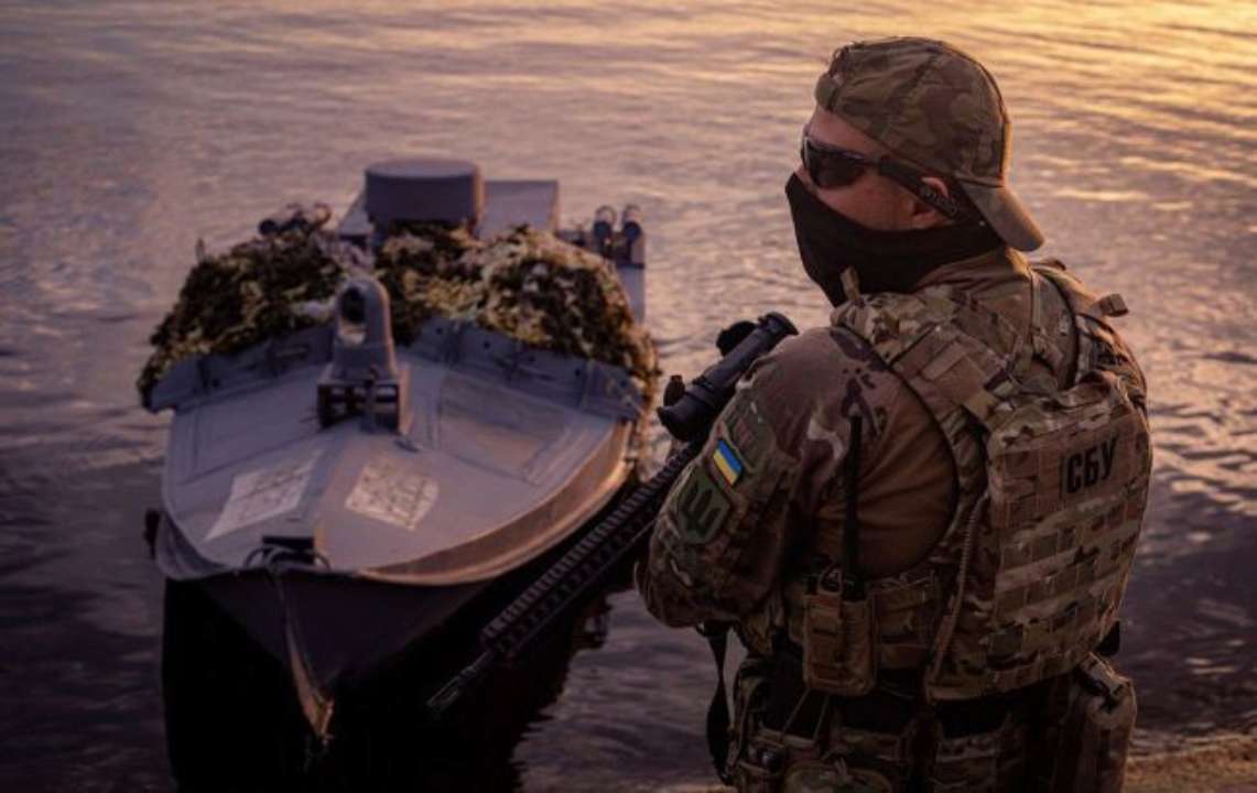 Дроны Sea Baby вступили в бой с вертолетами и самолетами/Фото: ssu.gov.ua СБУ показала, как морские дроны поразили российские вертолеты и баржу в Керченской бухте