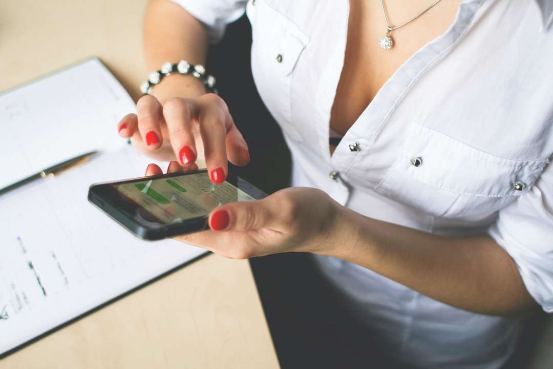 На Закарпатті суд оштрафував родичів за нецензурні повідомлення на Facebook/Фото: Рexels