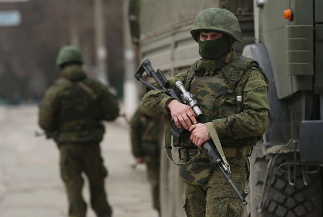Российские войска рассматривают вариант отхода с территории Крыма/Фото: Sean Gallup/Getty Images Российские оккупанты готовятся к возможному отходу из Крыма – представитель ГУР