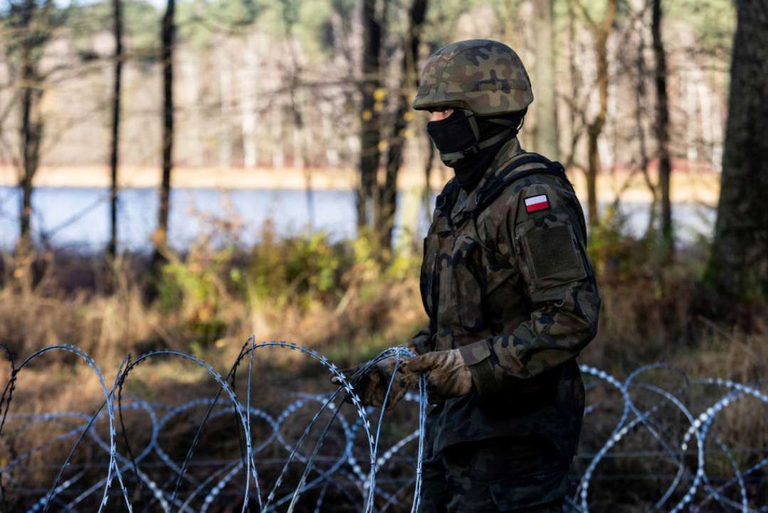 Минобороны Польши перебрасывает к границе с беларусью еще тысячу военных/Фото: Getty Images
