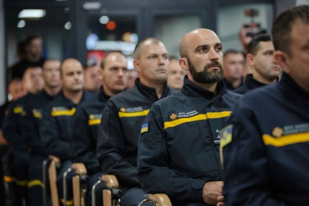 Ігор Клименко нагородив рятувальників ДСНС України/Фото: МВС Врятували тисячі життів: Клименко нагородив рятувальників ДСНС України