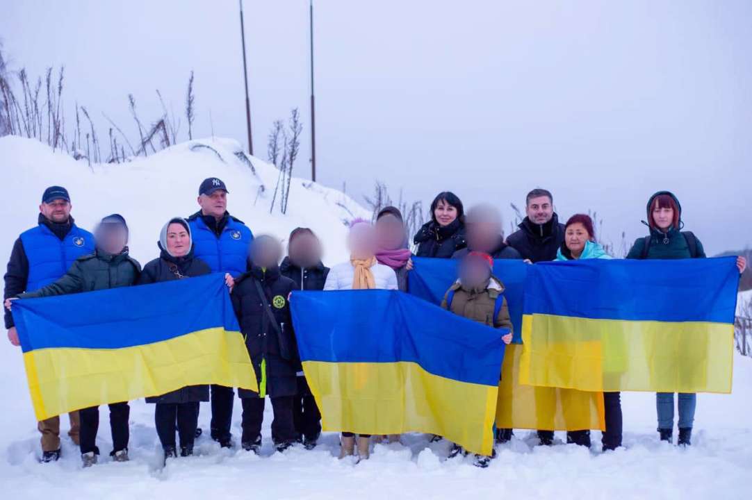 Додому повернули вісьмох дітей/Фото: Андрій Єрмак У День Святого Миколая додому повернули вісьмох дітей