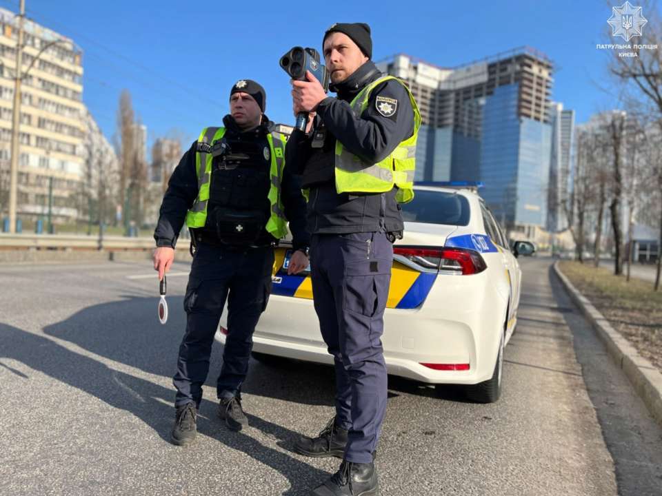 У Патрульній поліції перерахували вулиці столиці, на яких стежать за рухом авто за допомогою TruCAM / Фото: t.me/kyivpatrol У Патрульній поліції перерахували вулиці столиці, на яких стежать за рухом авто за допомогою TruCAM / Фото: t.me/kyivpatrol