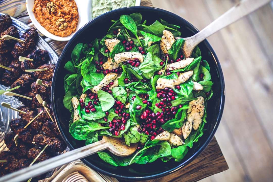 Рецепт салата с курицей и авокадо / Фото: Pixabay Диетический и вкусный: рецепт салата с курицей и авокадо