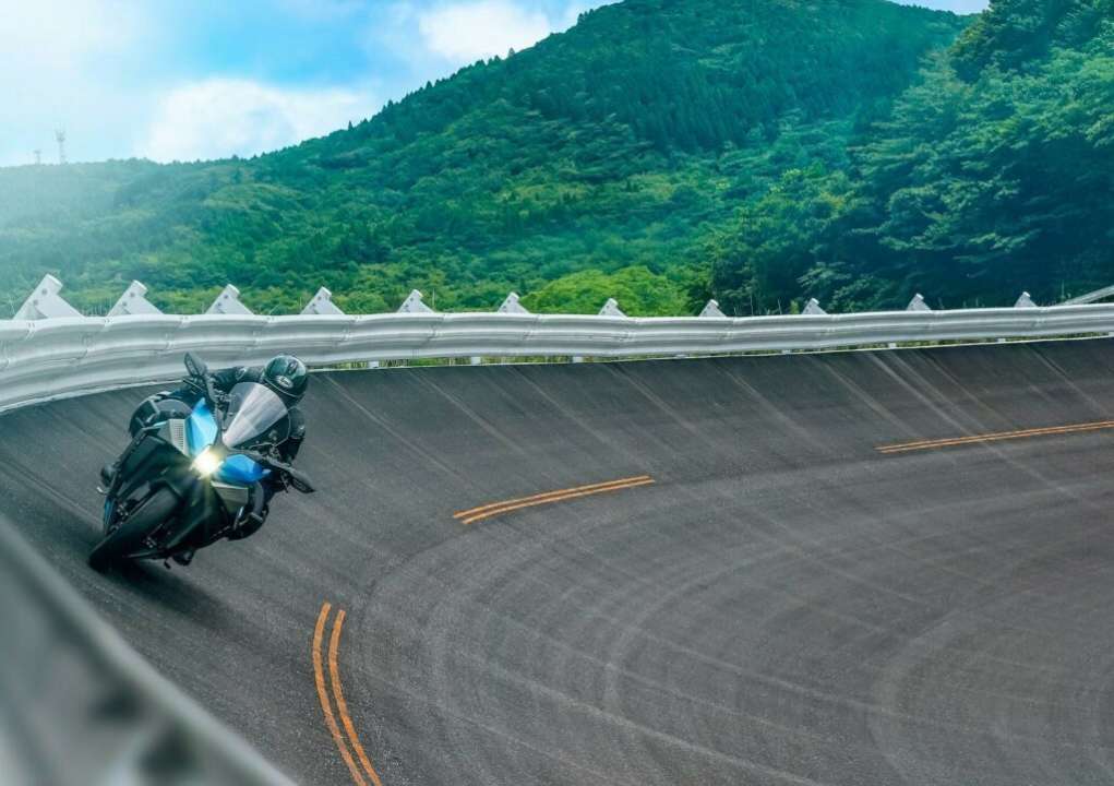 Kawasaki показала интересный водородный мотоцикл. Фото