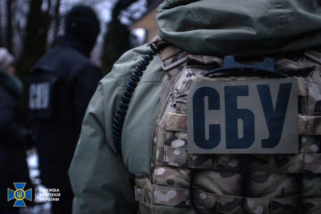 Бежали с позиций, но спецназовцы их догнали: СБУ показали уничтожение оккупантов FPV-дронами