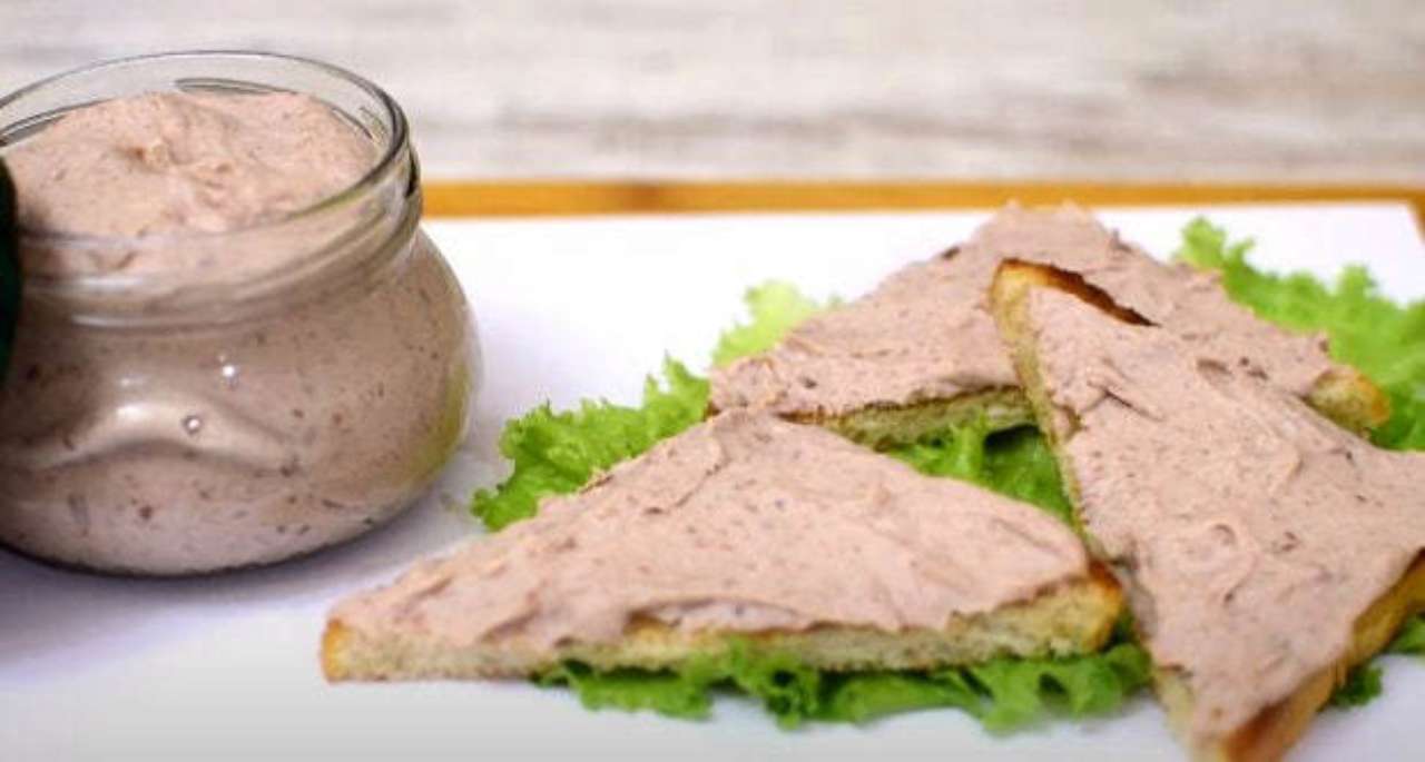 Просто и вкусно: паштет из фасоли, плавленого сыра и яйца