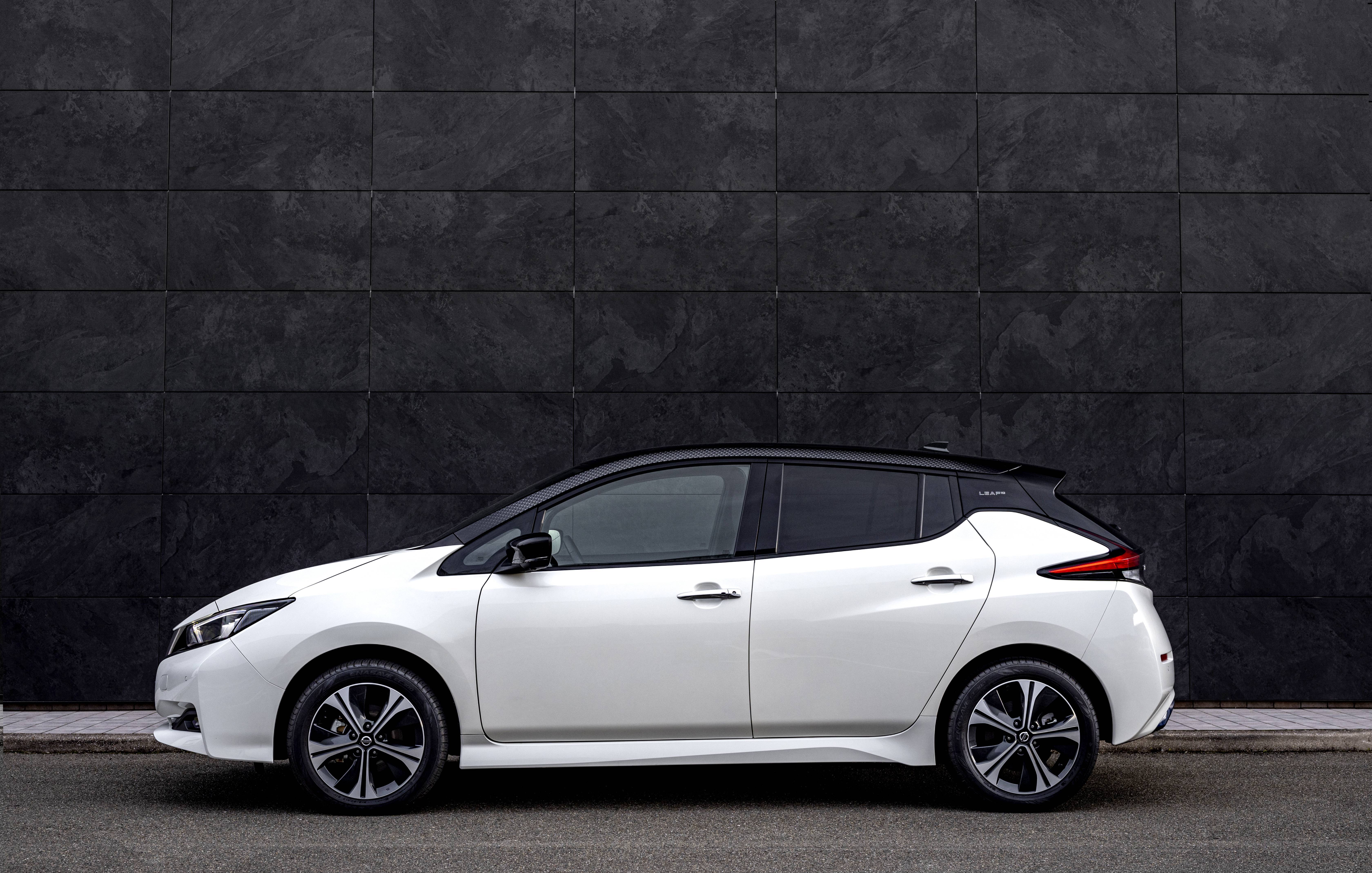 Nissan випустили спеціальну версію електрокара LEAF10 Nissan випустили спеціальну версію електрокара LEAF10
