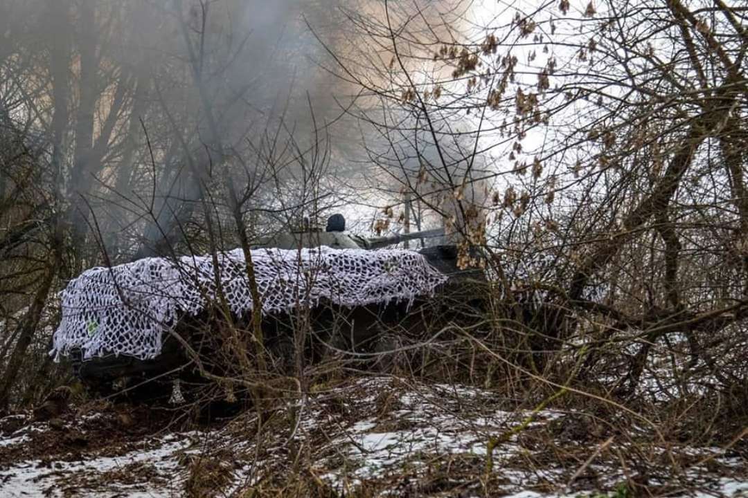 Закамуфлированный украинский танк