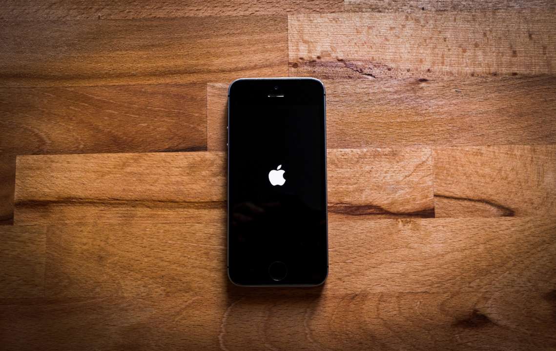 Оновлена версія iOS для власників iPhone: з'явилися нові емодзі, кольори і не тільки