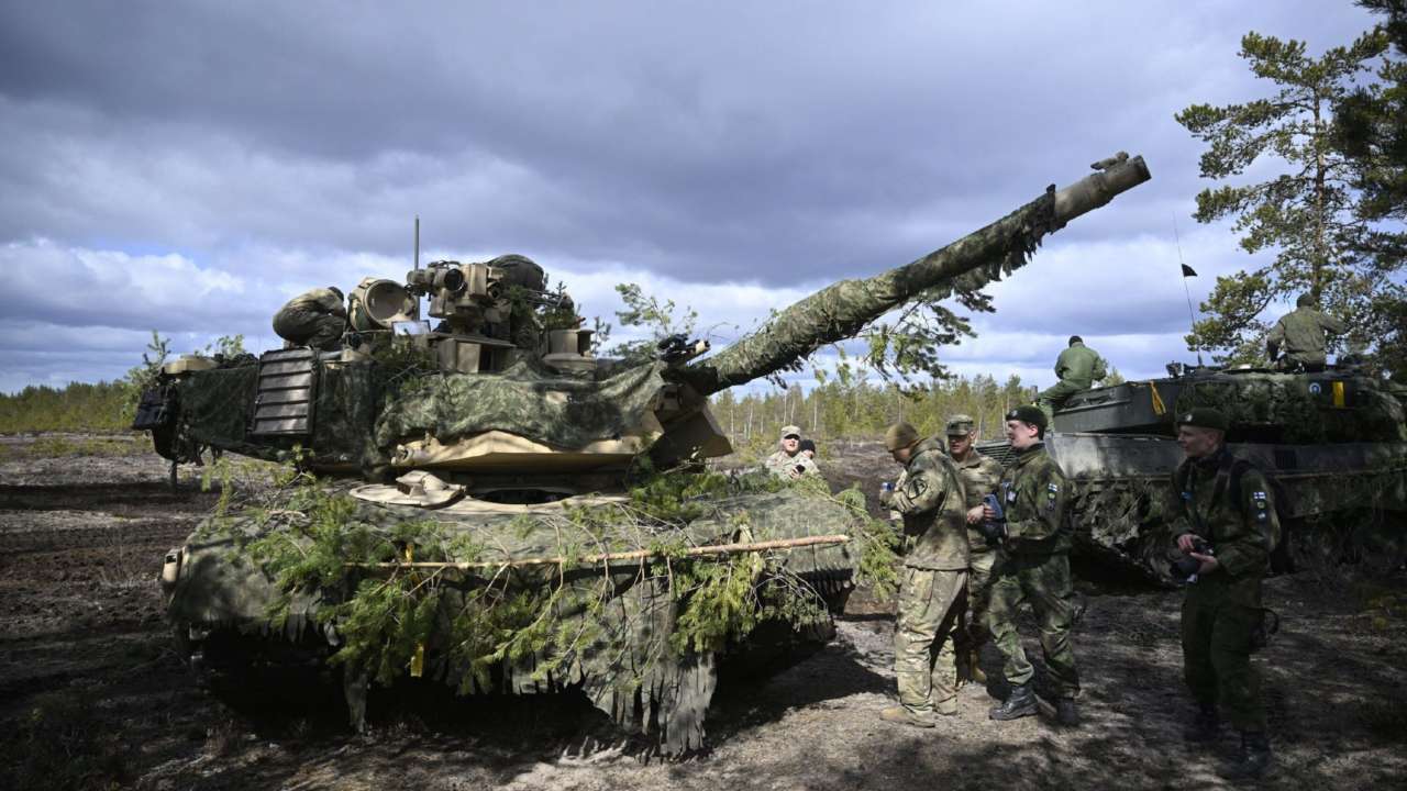 В Україну прибули перші танки Abrams — NY Times