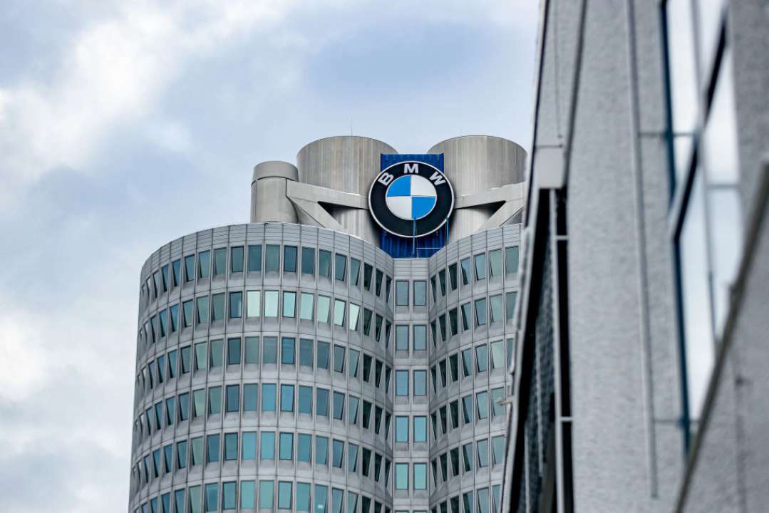Чоловік відсудив у BMW майже 2 мільйона доларів за те, що дверцята автомобіля відрубали йому палець/Фото: Leonhard Simon/Getty Images Власник BMW відсудив у автовиробника майже $2 млн за те, що двері автівки відрізали йому палець