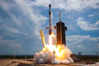 Фото: Getty Images ФОТО. Огромный обломок ракеты Falcon 9 упал на ферму