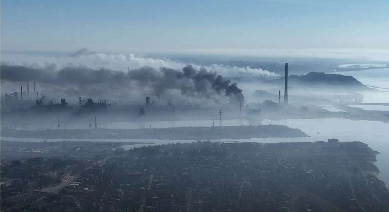 Мер Маріуполя заявив, що окупанти прорвалися на "Азовсталь"