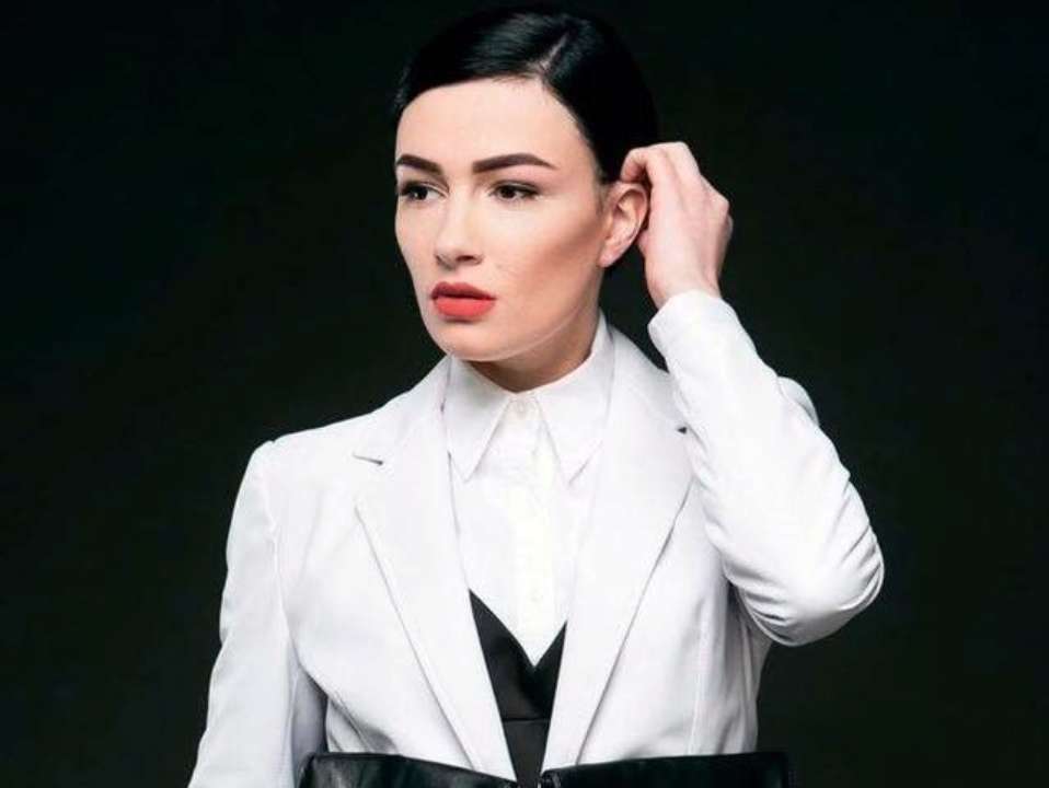 Приходько показала фото, за які її колись критикували/Фото: Анастасія Приходько/Facebook Тепер це поза сильної жінки: Приходько показала фото, за які її колись критикували