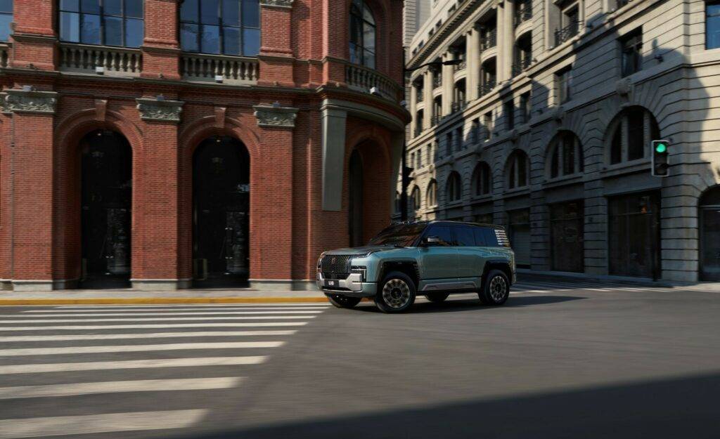 Фото: BYD Не гірше Bentley: китайський бренд Yangwang випустив преміальний кросовер U8 Premium Edition