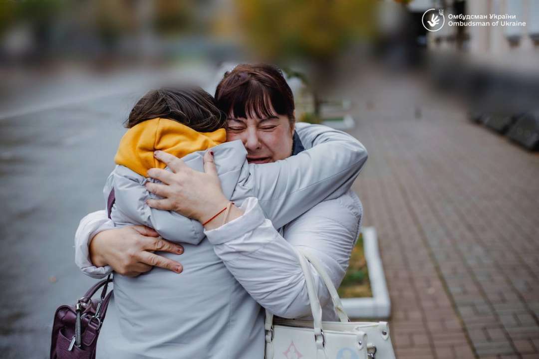 Четверо дітей повернулись додому – деякі не бачились з батьками з початку вторгнення Четверо дітей повернулись додому – деякі не бачились з батьками з початку вторгнення