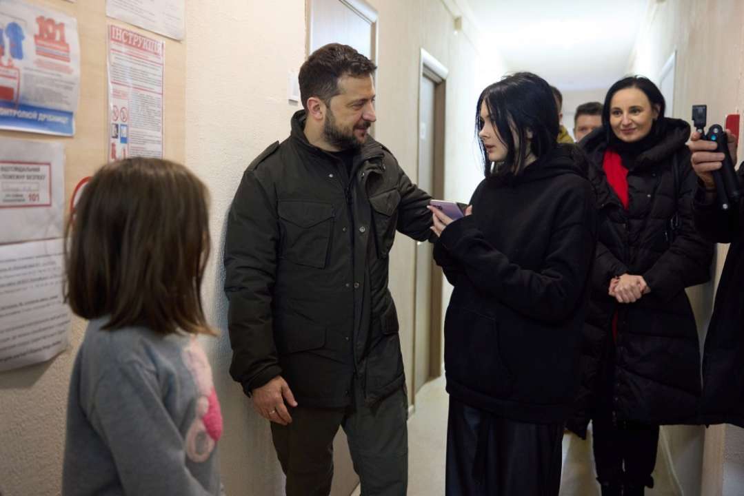 Зеленский посетил центр помощи переселенцам в Одессе. Видео
