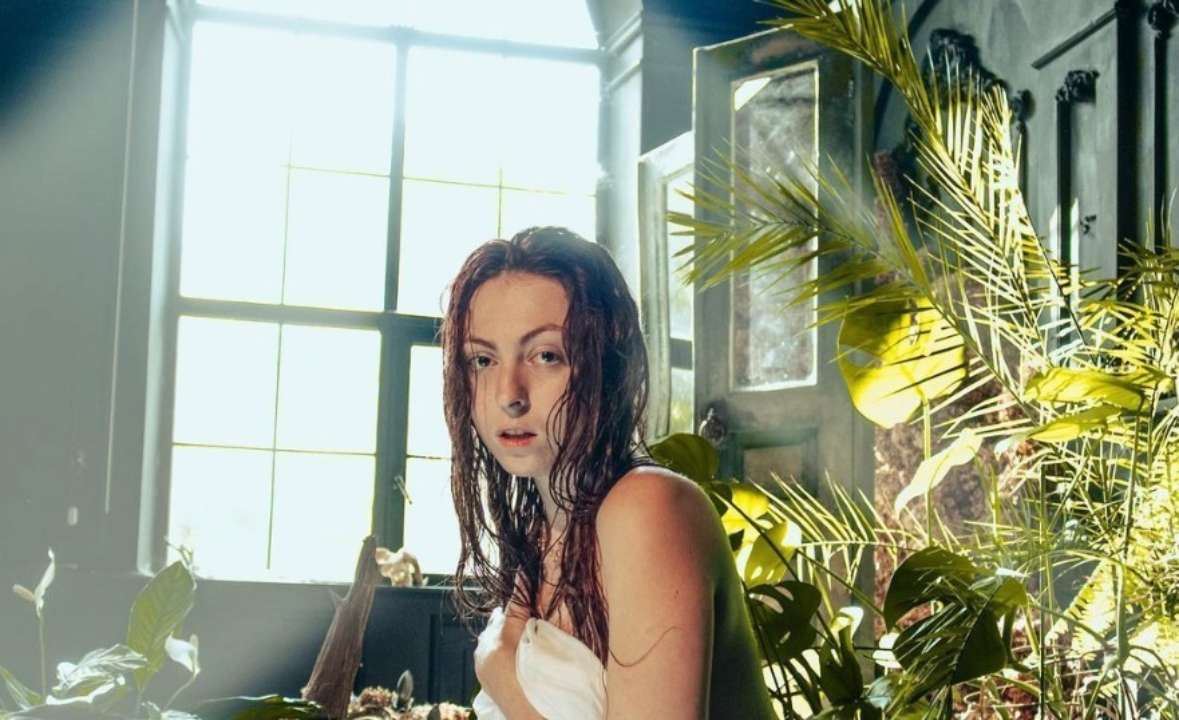 Пікантна фотосесія без макіяжу: 19-річна донька Полякової продемонструвала відверті фото