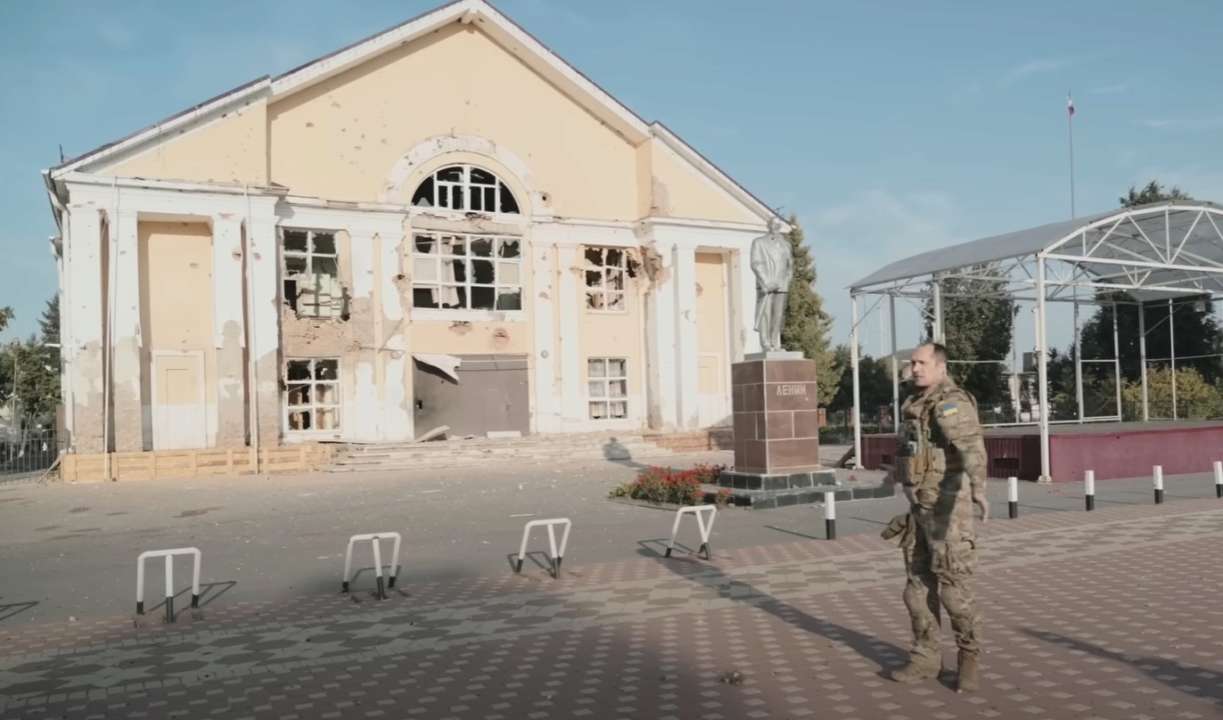 Юрий Бутусов в своем ТГ-канале опубликовал эксклюзивные кадры из захваченных зданий в Судже Юрий Бутусов в своем ТГ-канале опубликовал эксклюзивные кадры из захваченных зданий в Судже