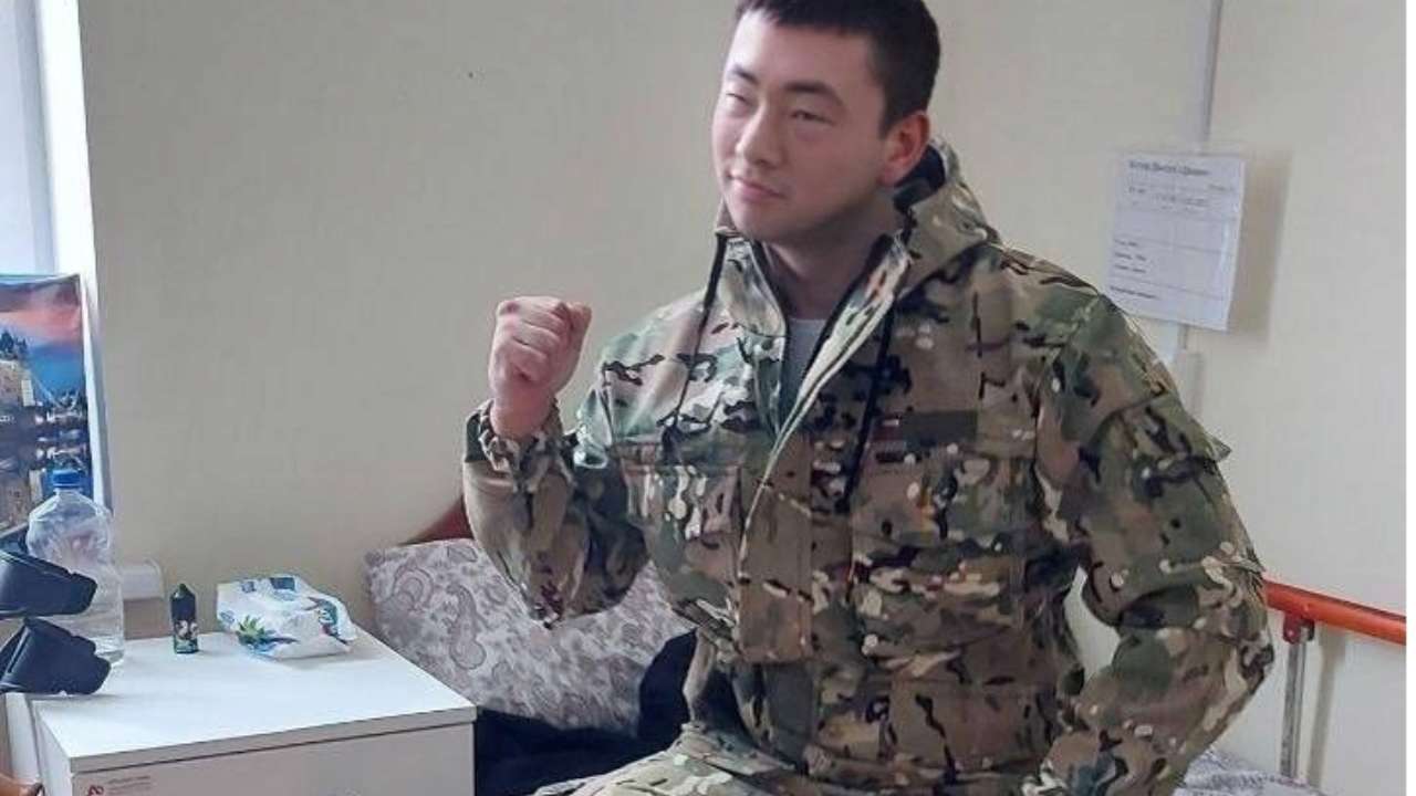 Попавшие под раздачу в Курской области военные из КНДР сейчас безногими позируют для фото в одном из московских госпиталей