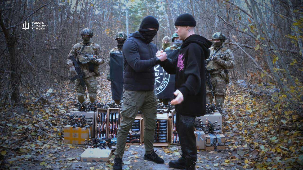 Артем Пивоваров передал 100 FPV-дронов бойцам ГУР: музыкант поддержал спецназовцев