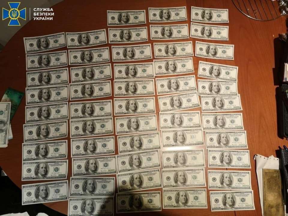 Під Києвом друкували фальшиві долари. Фото